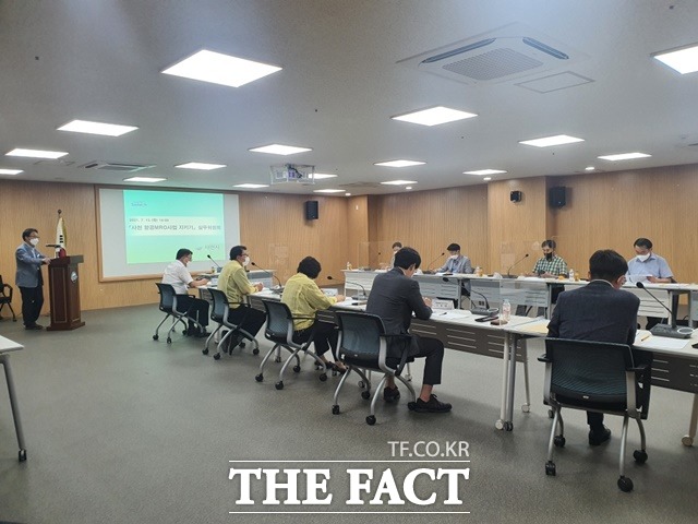 사천시는 15일 항공MRO사업 지키기 대책위원회 회의를 열고 있다./사천시 제공