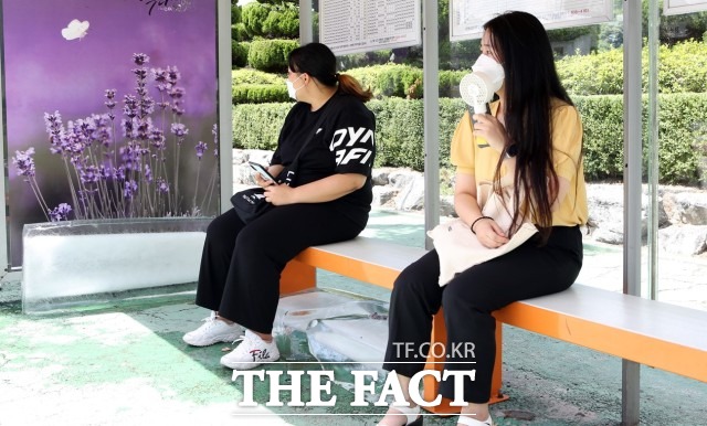 유진섭 시장은 “폭염이 연일 이어지고 있는 요즘 각별한 건강한 관리가 필요하다”며 “다양하고 세심한 무더위 예방대책을 마련해 시민들께서 무더위로부터 건강을 지킬 수 있도록 하겠다”고 말했다. / 정읍시 제공