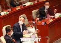  여당에 또 맞서는 홍남기…'당·홍' 내홍 심화