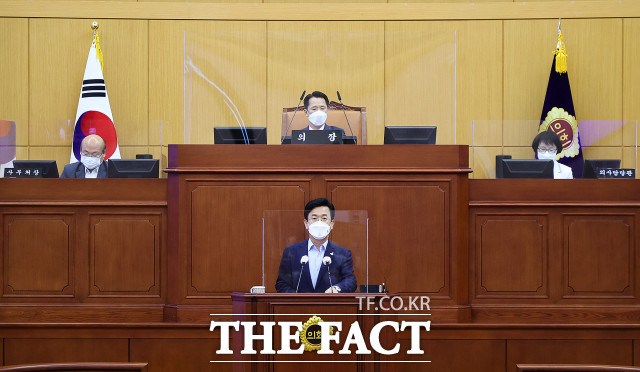 허태정 대전시장이 16일 열린 시의회 본회의에서 중소벤처기업부의 K-바이오 랩허브 공모사업 대상지를 인천으로 정한 정부의 결정을 비판했다. / 대전시 제공