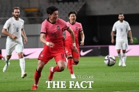  득점 향해 달리는 황의조 [포토]