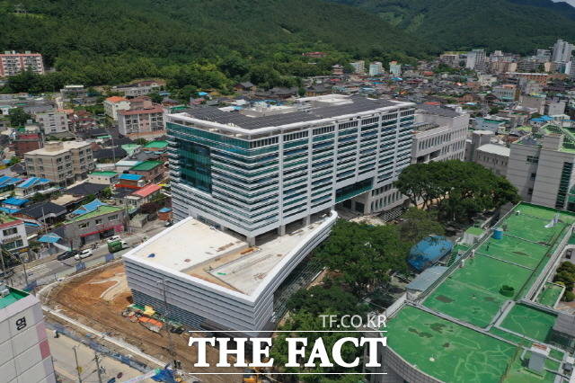 오는 9월 신축 이전이 마무리 될 예정인 해남군청 청사, 현재 98% 공정률로 7월 말 준공예정에 있다. /해남군 제공