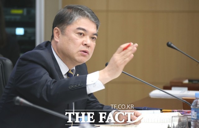 김대중 의원은 많은 공직자들이 유례없이 힘든 시기에 밤낮을 가리지 않고 땀 흘리며 노력하는 것을 잘 알고 있으나 전라북도 발전과 도민행복을 위해 느슨해진 신발끈을 다시 조여 매고 더욱 노력해야 한다고 밝혔다. / 전북도의회 제공