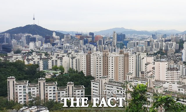19일 부동산 정보 플랫폼 직방에 따르면 서울의 집합건물 매입에서 외지인 비중이 빠르게 증가하고 있다. /더팩트 DB