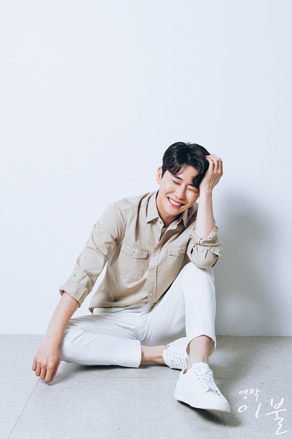 가수 영탁이 코로나19 확진 판정을 받았다. 15일 검사에서 음성 판정을 받은 뒤 자가격리를 하던 중 이상 증세를 느껴 재검사를 받았고 양성이 나왔다. /뉴에라프로젝트 제공