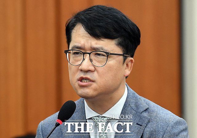 박현종 bhc 회장은 20일 독자경영 8년을 맞아 종합외식기업으로의 도약을 다짐했다. /이새롬 기자