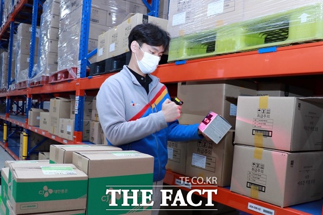 네이버가 CJ대한통운과 함께 당일배송, 새벽배송을 확대한다. /네이버 제공