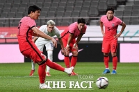  [한국 뉴질랜드] 아, 권창훈 세 차례 결정적 슛 '불발'...전반 0-0 종료