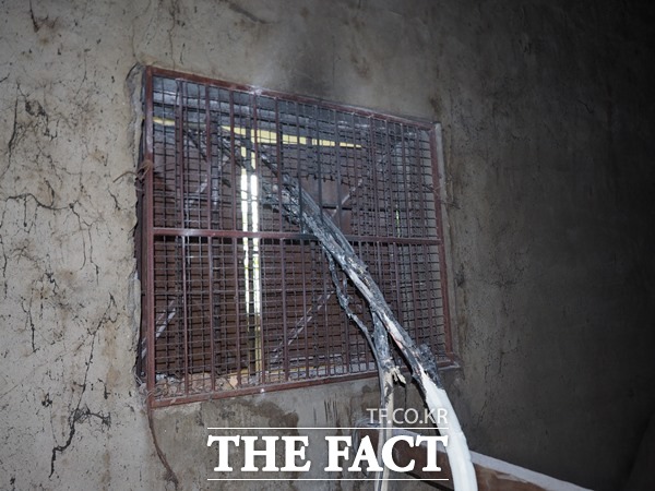 22일 오후 3시 14분께 대구시 중구 대신동 서문시장 상가 안에서 전기적 요인으로 추정되는 화재가 발생해 50만원 상당의 재산피해를 냈다./이성덕 기자