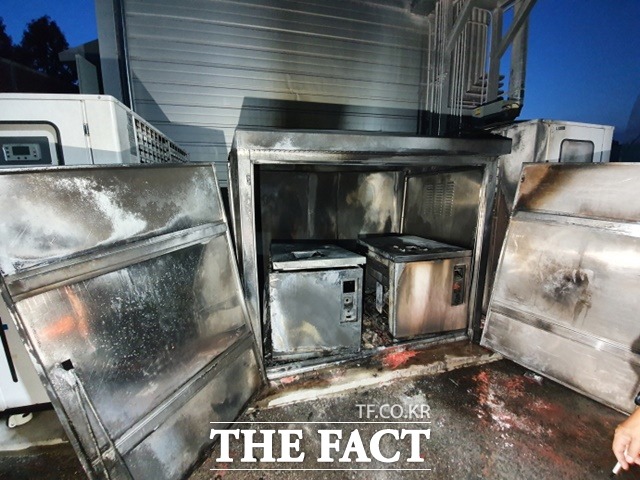 천안 한 공장에서 화재가 발생해 직원 1명이 전신 화상을 입었다. / 천안서북소방서 제공