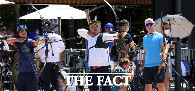 맏형 오진혁이 활시위를 당기고 있다. /도쿄=뉴시스