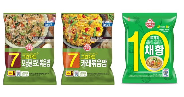 오뚜기는 가치 소비 트렌드가 확산하자 지난해 채소 원료로 만든 그린가든 볶음밥 2종을 출시했다. /오뚜기 제공