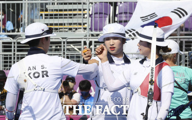 벨라루스를 꺾고 결승 진출에 성공한 대한민국 양궁 여자대표팀.