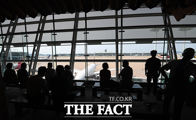 다른 의미로 붐비는 인천국제공항.