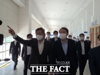  윤석열 전 검찰총장 부산 방문…PK 민심 공략 위한 '대권 행보' 본격화