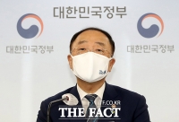  홍남기, 집값 고평가 재차 '우려'…주택매수 신중 '당부'