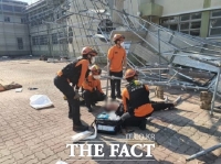  옥천서 중학교 공사장서 비계 무너져 2명 부상
