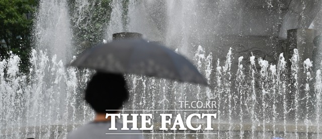 31일은 수도권과 강원 영서, 서해안 지역은 아침까지 내가 내리겠으며, 부산은 오후부터 비가 시작되겠다. /윤웅 기자