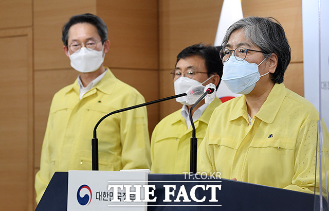 18~49세 코로나19 백신 접종이 내달 26일부터 시행된다. /더팩트 DB