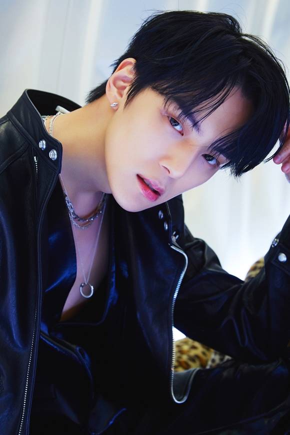 몬스타엑스 민혁이 MBC 웹 예능 빽투더 아이돌 시즌 2 MC로 낙점됐다. 민혁은 시즌 1에 이어 시즌 2에서도 슈퍼주니어 은혁과 호흡을 맞출 예정이다. /스타쉽엔터테인먼트 제공