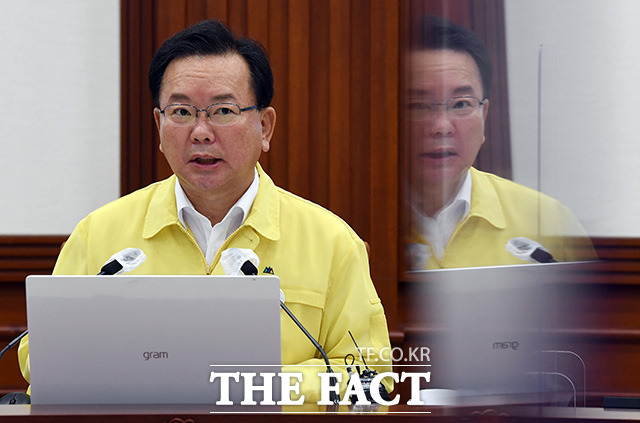 김부겸 국무총리가 30일 오전 서울 종로구 정부서울청사에서 열린 코로나19 대응 중앙재난안전대책본부 회의에 참석해 모두발언을 하고 있다. /정부서울청사=임영무 기자