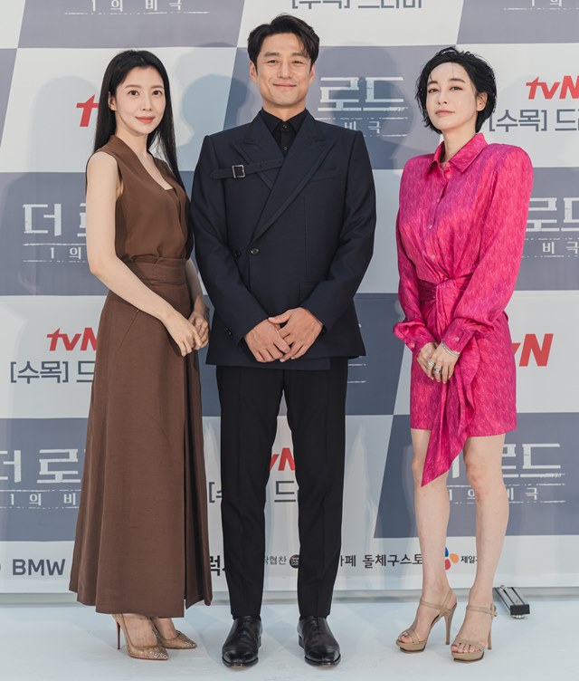 배우 윤세아 지진희 김혜은(왼쪽부터 차례대로)이 tvN 새 수목드라마 더 로드 : 1의 비극 제작발표회에 참석했다. /tvN 제공
