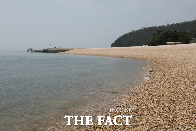 전남도가 8월 안전하고 건강한 여름휴가지로 추천한 영광 몽돌해변. /전남도 제공