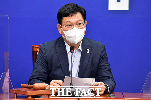 송영길 더불어민주당 대표는 4일 코로나19 4차 대유행 확산을 우려하며 전광훈 목사 등 극우단체들이 8.15 광화문 집회 강행한다고 한다. 서울시와 경찰 당국은 모든 수단 동원해서 집회를 원천차단하고 방지해주실 것 부탁드린다고 요청했다. /이선화 기자