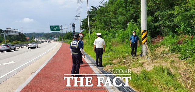 전북 남원경찰서는 4일 사매 성일정신병원 부근에서 교통사망사고 감소를 위한 현장점검을 진행했다. /남원경찰서 제공