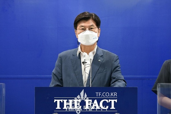 5일 이춘희 세종시장이 시청 정음실에서 브리핑을 하고 있다./세종시 제공