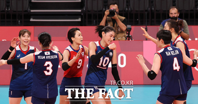 대한민국 배구 여자대표팀은 2012년 런던올림픽 이후 9년 만에 4강 진출에 성공했다. 여자배구의 4강 신화 투혼은 코로나와 무더위에 지친 국민들에게 뜨거운 감동으로 남았다. /도쿄=뉴시스