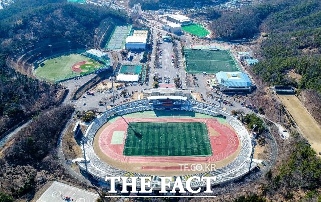 여수시가 코로나19 장기화로 지친 시민들의 건강 증진을 위해 공공체육시설 이용료를 10일부터 올해말까지 50% 대폭 감면한다고 밝혔다. /여숫시 제공