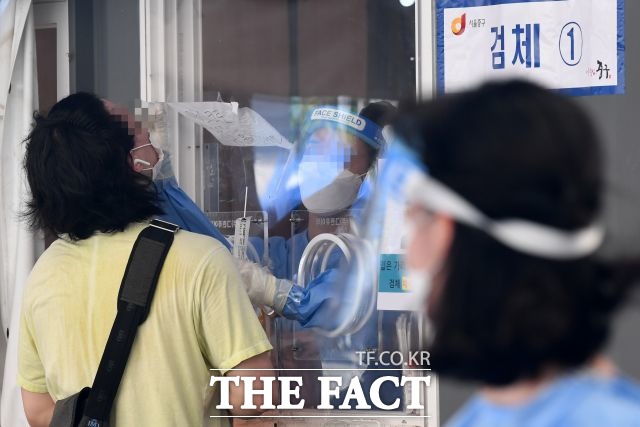 지난주 서울 확진자는 2주 전보다 감소했으나 감염경로 조사 중 사례는 증가한 것으로 나타났다. /남용희 기자
