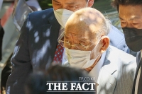  항소심 재판 출석하는 전두환 [포토]