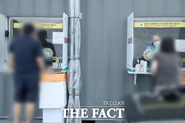 긴 시간 동안 야외에서 기다리지 않아도 되고, 대기자 간 접촉을 최소화할 수 있어 시민들의 발걸음이 이어지고 있다./고양시 제공