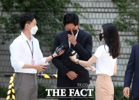  취재진 질의에 답하는 하정우 [포토]