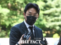  '프로포폴 불법 투약' 혐의 하정우, '첫 공판' 출석 [TF사진관]