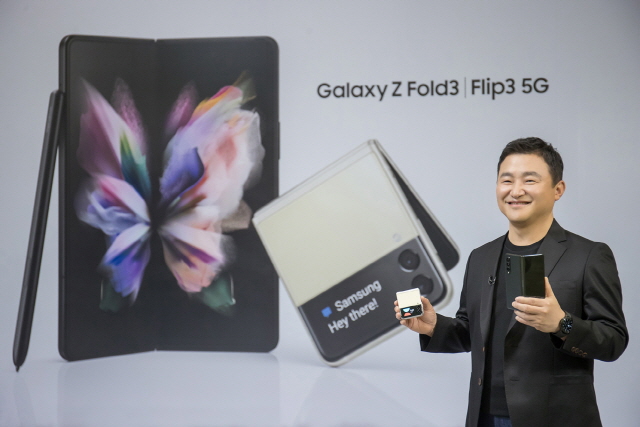 삼성전자가 11일 오후 삼성 갤럭시 언팩 2021(Samsung Galaxy Unpacked 2021: Get ready to unfold)에서 갤럭시Z폴드3와 갤럭시Z플립3을 공개했다. 사진은 노태문 삼성전자 무선사업부장 사장. /삼성전자 제공
