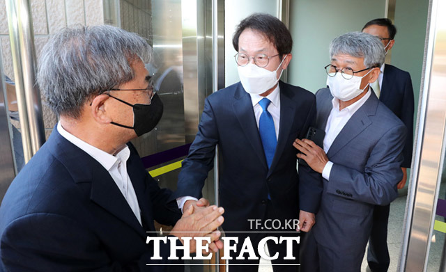 해직교사 특혜채용 의혹으로 수사를 받는 조희연 서울시교육감이 11일 고위공직자범죄수사처(공수처)에 추가 의견서를 제출했다. /임세준 기자