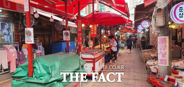 청주시가 제5차 재난지원금(코로나 상생 국민지원금)의 신속한 집행을 위해 전담팀을 구성하고 운영에 나섰다. / 더팩트 DB