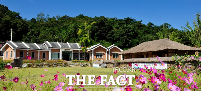 오장환 문학관(좌)과 생가 전경. / 보은군 홈페이지