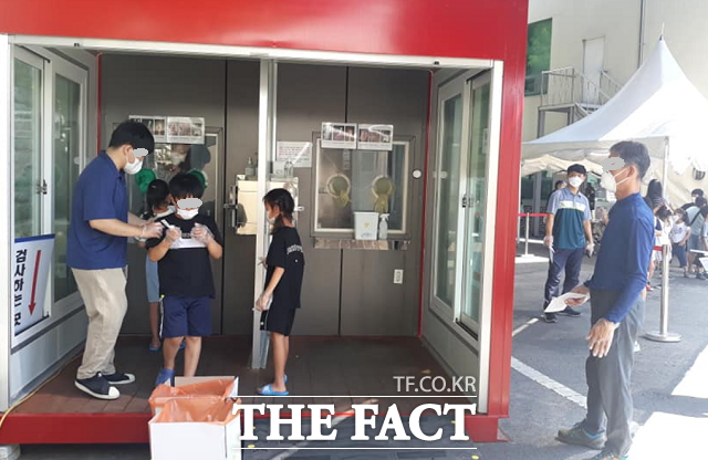 진단검사를 받으려는 행렬. / 음성군 제공