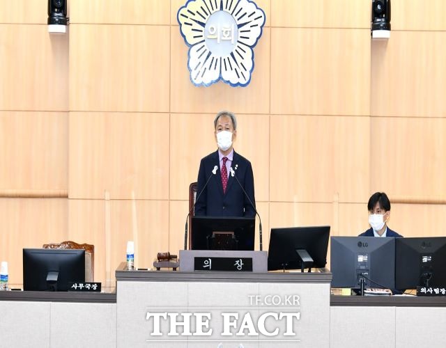 여수시의회는 12일 지난 7월 초 여수시 인사로 부임한 의회사무국장을 의정지원 업무에서 배제한지 한 달여 만에 업무에 복귀시키기로 결정했다. 사무국장에 대한 업무배제로 사무국장 자리가 비어있다. /더팩트DB