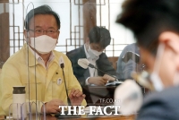  김부겸 총리, 코로나19 대응 전문가 간담회 [포토]