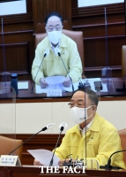  홍남기 부총리 '희망회복자금·국민지원금 내달 말까지 90% 지급'