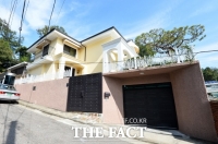  박근혜 전 대통령 내곡동 사저 38억6400만 원에 낙찰…시세보다 7억 ↑