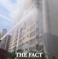  청주 아파트서 불… 20대 7층서 추락