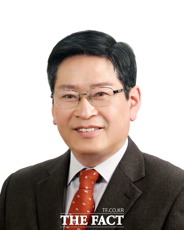 울릉농협은 농협 창립 60주년을 기념해 농협에서 가장 권위 있고 최고의 영예인 총화상을 받았다고 밝혔다. 정종학 울릉농협장./울릉농협 제공