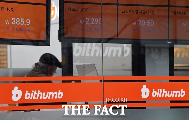 네이버의 일본 관계사 라인이 주도하는 암호화폐 링크가 13일 국내 가상자산 거래소 빗썸에 상장됐다. /더팩트 DB