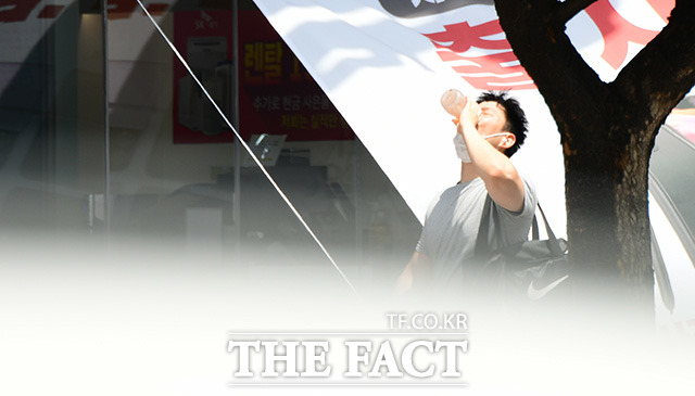 대체 공휴일인 16일인 월요일은 낮 최고기온이 32도까지 오르며 덥겠다. /임영무 기자